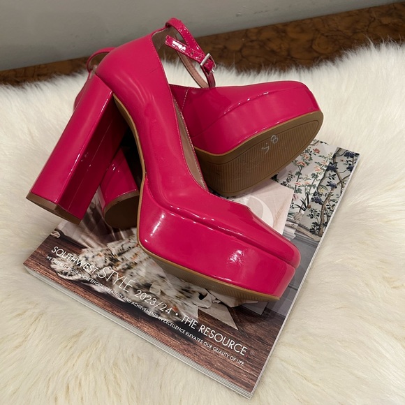 Sexy pink heels! - Picture 3 of 4